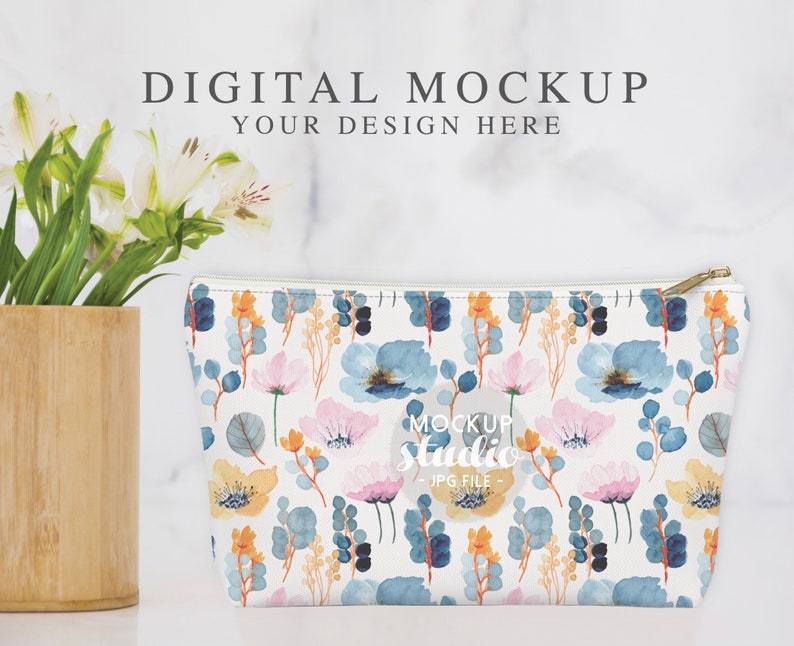 Download Accessoires Pouch Mockup Make-up Bag Mockup PSD Smart ...