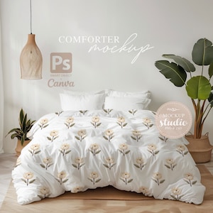 Pode incluir: Edredom branco com um padrão floral de tulipas bege em uma cama com travesseiros brancos. O texto "COMFORTER mockup" está escrito em preto acima da cama. O texto "Ps SMART OBJECT Canva" está escrito em preto abaixo da cama.