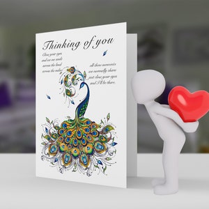 Denkend aan je sierpauw, Missing You, mooie woorden, 5x7 Wenskaart en envelop - standbeeld niet inbegrepen