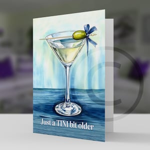 Une carte d'anniversaire Martini Tini Bit Older, papier cartonné professionnel 5 x 7 pouces et enveloppe