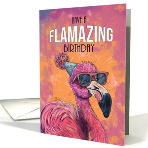 Fenicottero di compleanno che indossa un cappello da festa Gioca con le parole Carta fiammeggiante - Biglietto 5x7 e busta