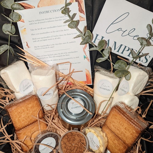 S’mores Gift Kit – Marshmallow Roasting & Toasting Hamper – Belgian Chocolate – Secret Santa, Christmas Eve Box, Halloween Treat, Santa Sack