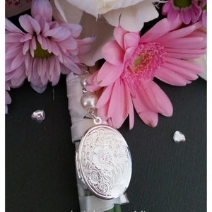 Splendido ciondolo con foto per bouquet da sposa, ovale, in argento, con perle avorio e sacchetto regalo per quel giorno speciale.