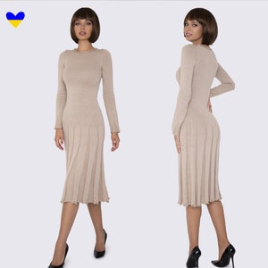 Abito maglione beige da donna, abito lavorato a maglia beige, abito maglione beige midi, abito maglione in cotone beige con gonna a pieghe