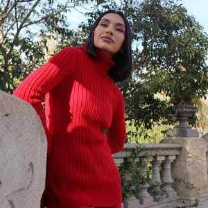 Maglione dolcevita rosso da donna, maglione naturale da donna con colletto, maglione di cotone rosso, maglione rosso lavorato a maglia, maglione rosso alla moda