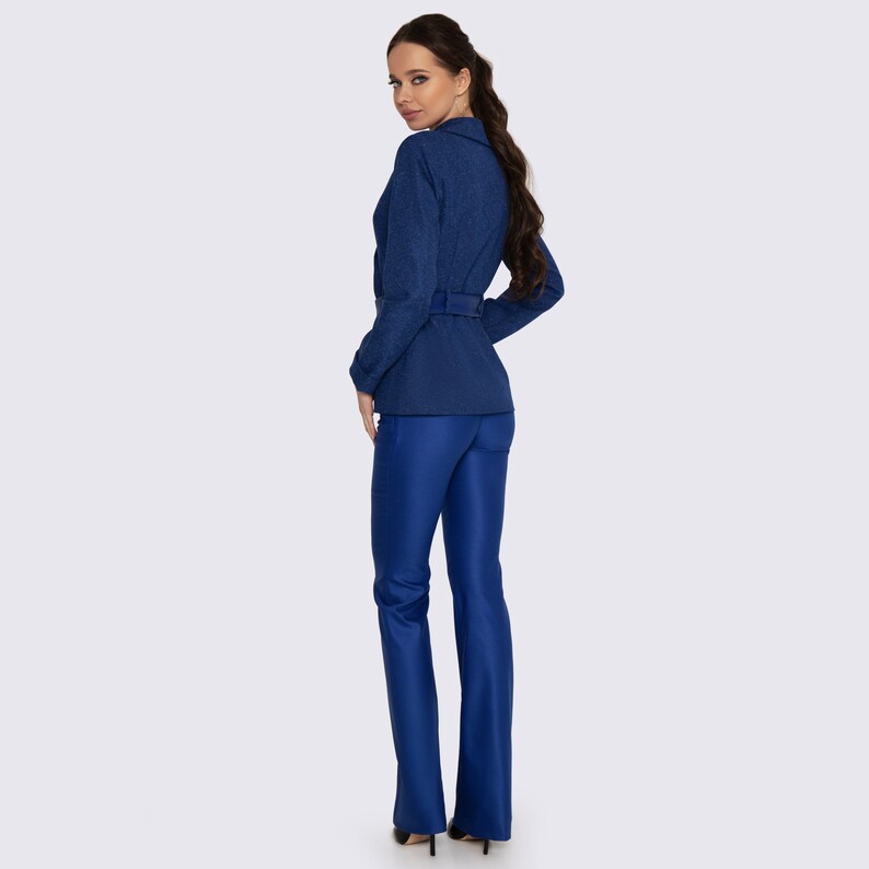 Trousers with arrows
