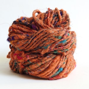 Recyceltes Garn aus Wolle und Seide. Weiches dickes Garn für Schal, Beanie, Handschuhe. Dickes Naturgarn. Stricken, Häkeln, Weben, Makramee
