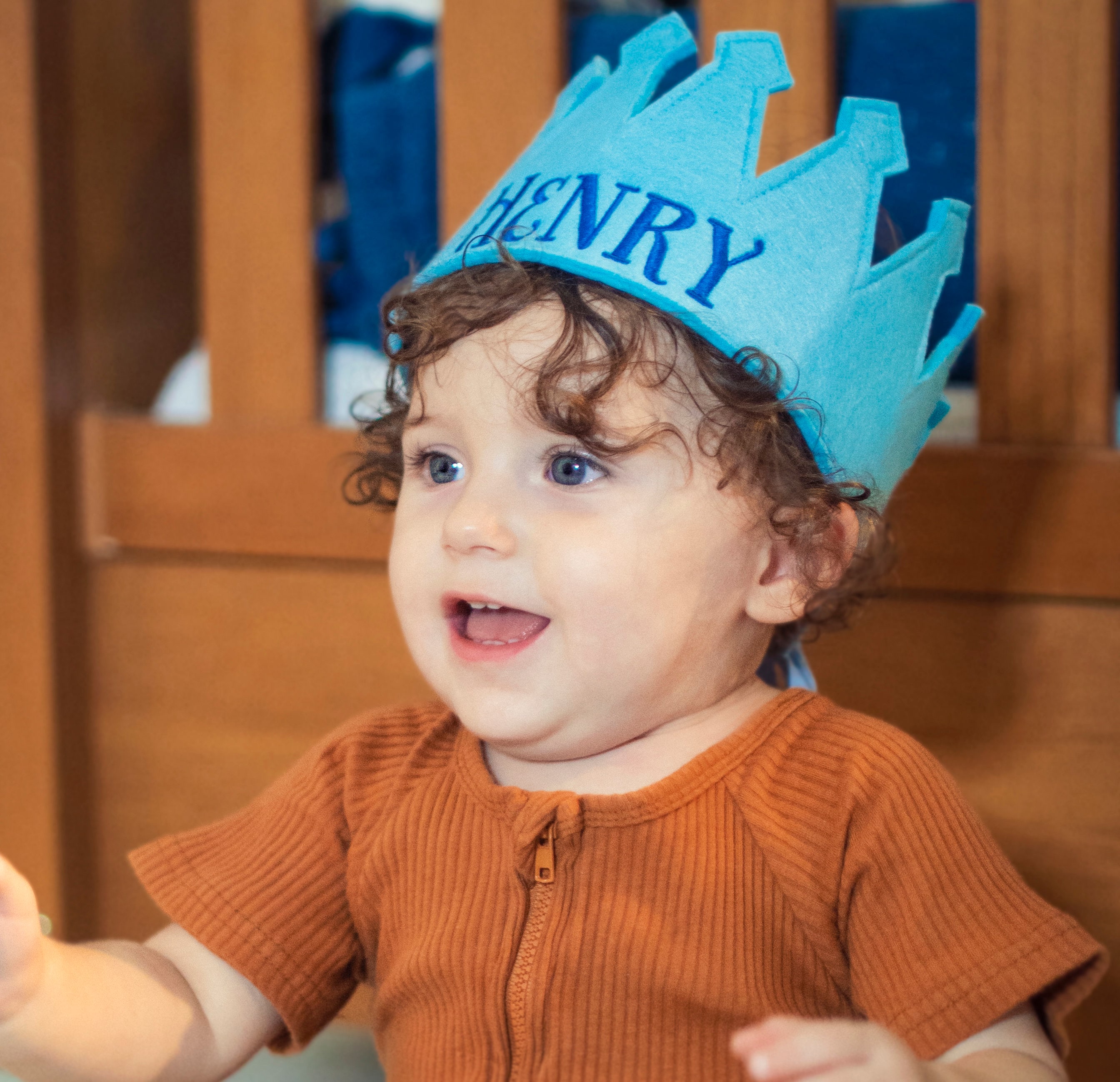 Niños nuevos plegables decoración de primer año para niños adultos con  corona de cumpleaños Gorro de cumpleaños al por mayor - China Sombrero de  cumpleaños y sombrero de papel precio