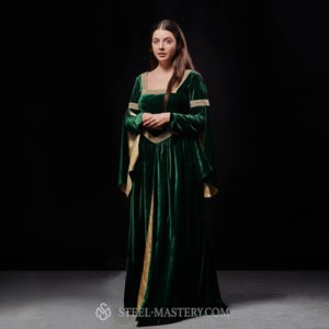 Green Princess Dress, Velvet historical dress, Renaissance dress, Royal long dress, Womans Velvet Dress, Renaissance fair clothing
