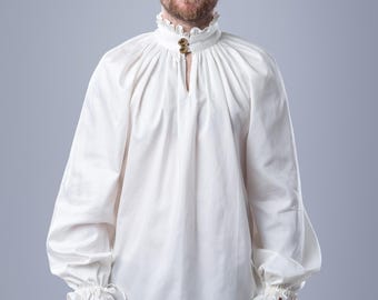 Camisa masculina branca de algodão inspirada no Renascimento, ideal para cosplay de poeta medieval.