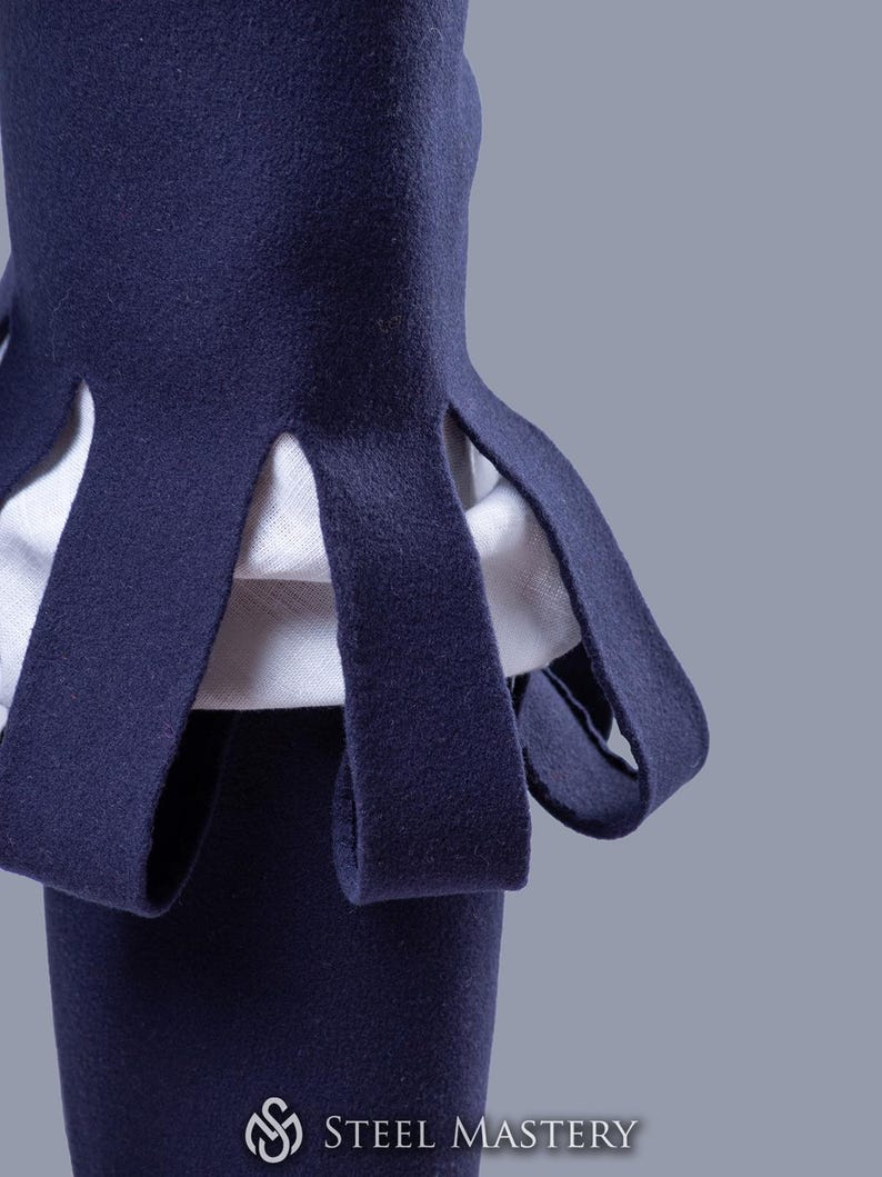 Tight renaissance wool chausses pants, Renaissance outfits men,