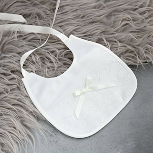 Dossard de baptême en soie &#39;Holly&#39; - Dossard de baptême - Dossard de baptême - Accessoires de baptême - Bavoir en soie - Bavoir bébé - Bavoir fille - Dossard bénédiction