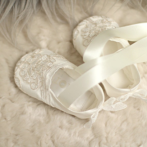 Baby Christening Wedding Crib Shoes Booties WHITE Satin Embroidered Cross 0-4 Mo