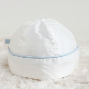 Czapka chrzestna Echo. Czapeczka do chrztu. Czapeczka chrzestna dla chłopców. Czapeczka do chrztu.