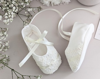 Sapatinhos de Batizado de Seda e Renda para Bebê: Sapatos de Batismo Feitos à Mão || Kara