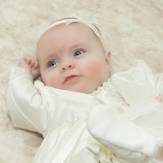 Cappotto per battesimo per bambine, rifiniture in pizzo di Adore