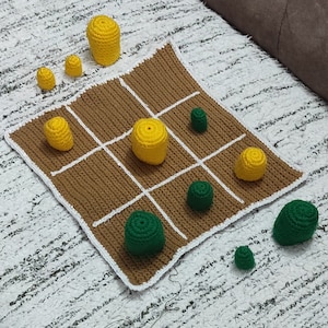 Big Eat Small Tic-Tac-Toe Crochet Pattern: Create a Vibrant Green and Yellow Gombblet Gombblers Board Game for Family Game Nights