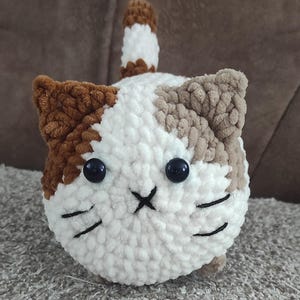 Crochet Loaf Cat Pattern: No-Sew Amigurumi (PDF Pattern)