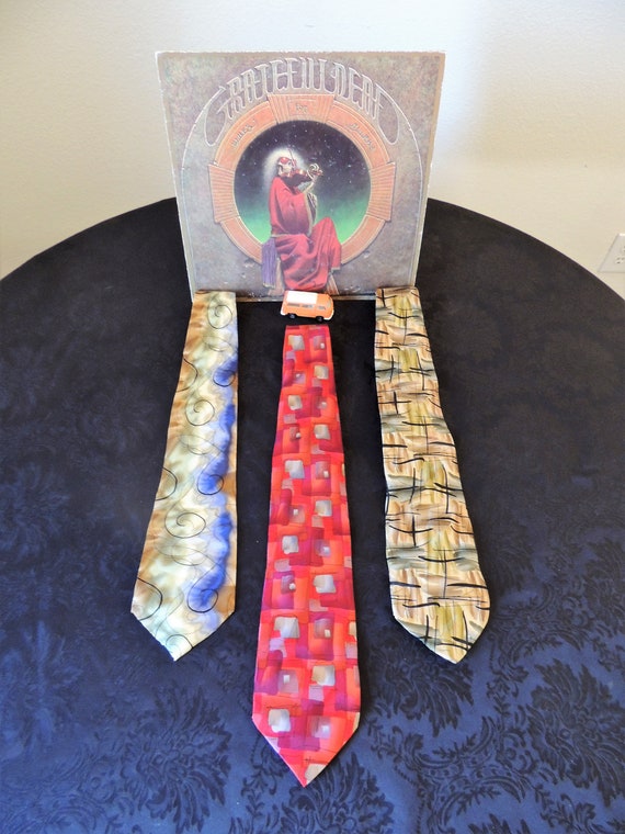 Vintage 1990's Grateful Dead Gerry Garcia Necktie, 100% Silk, Deadhead Tie for men. View 2