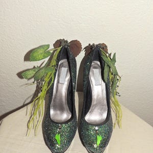 Woman size 7 1/2 Rachel Roy Keedan pumps, High Heel Shoes in Glitters of Green blue with Butterfly Wing Charms Woodland Forest Elven Look.