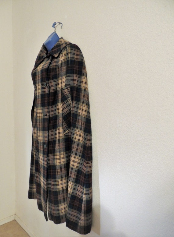 Vintage Ladies Plaid Cape Coat, Made by Moffat We… - image 5