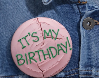 Broche de bolo de aniversário de mago, botão de lembrancinha mágica para festa