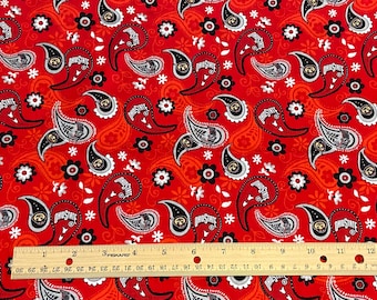 OSU Fabric, Ohio State Fabric, Tissu PAISLEY, 100% coton, Coton matelassé, **Vendu par Remnants, FQ, 1/2 Yard, Yard**