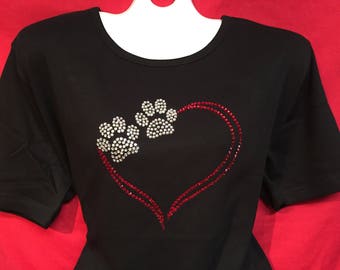 Camisa de mujer con cristales de imitación y corazón con estampado de huellas de perro deslumbrantes, tallas S, M, L, XL y tallas grandes 1X, 2X y 3X.
