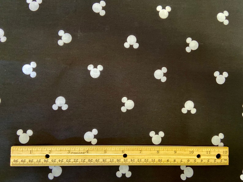 Mickey White Heads with Black Background Mickey Mouse 100/% cotton Fat Quarter Fabric Mickey Fabric Fat Quarters Quilting Cotton