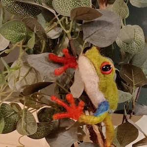 Needle felted Tree Frog | Tree Frog | Felt gift | Made to order | Fibre Art | Felt Sculpture