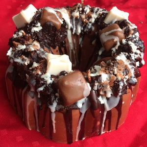 Enorme vela perfumada con forma de Bundt Cake realista de 4 mechas, postre de panadería, 12 variedades de cera a base de soja, hermoso regalo para el día de San Valentín