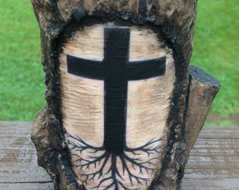 VELA ~ Cruz de tronco tallada ~ Decoración rústica ~ Pilar de soja único ~ Vela tallada en árbol Regalo de Pascua, Se puede personalizar
