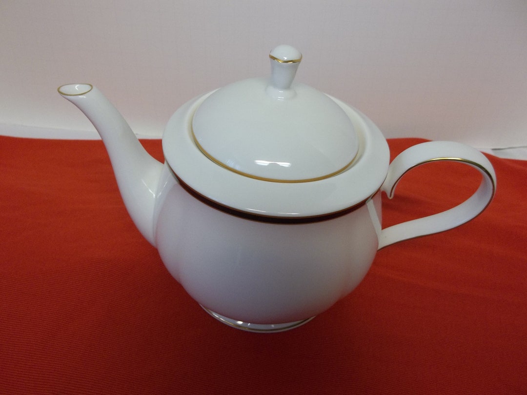 Lenox Kristy Fine Bone China, Teapot, Debut Collection, Made in USA