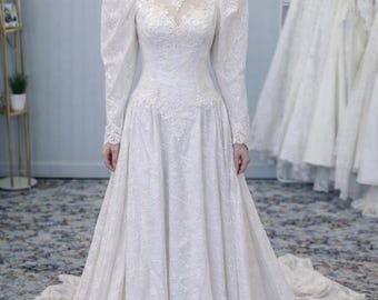 1980s/90s Vintage Lace Wedding Gown – Princess Vibes