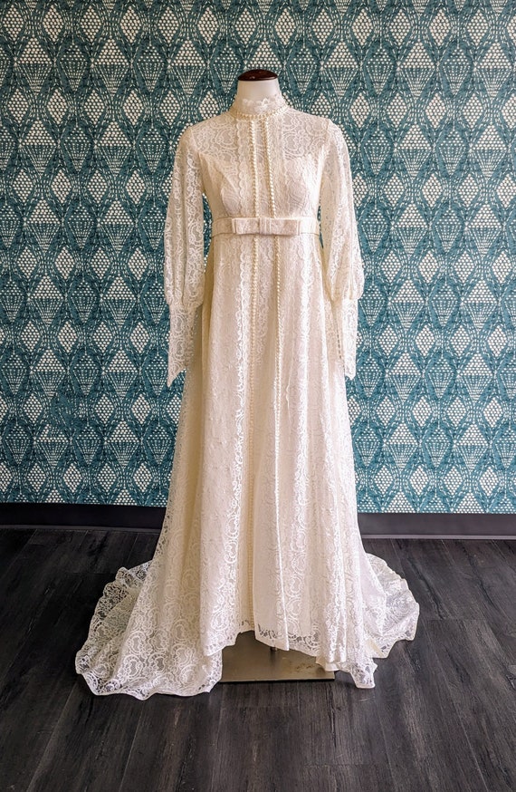 1960s Lace Vintage Wedding Gown