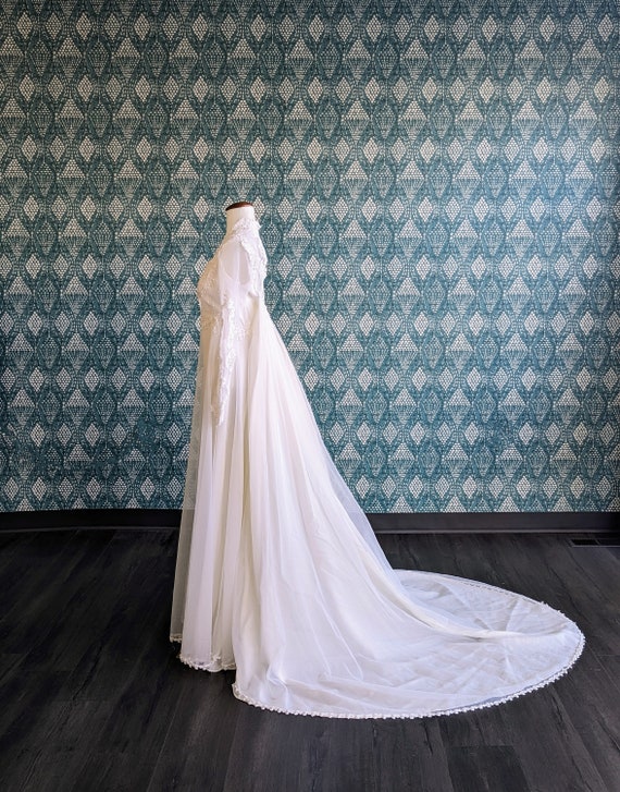 1960s/1970s Vintage Wedding Gown - image 8