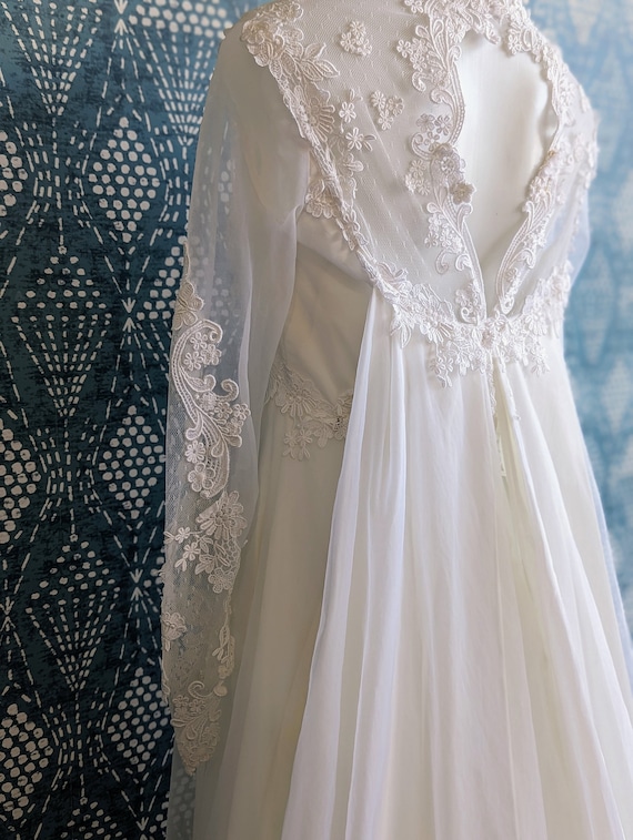 1960s/1970s Vintage Wedding Gown - image 2