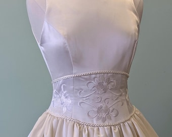 Vestido de noiva vintage Demetrios recém-limpo tamanho pequeno