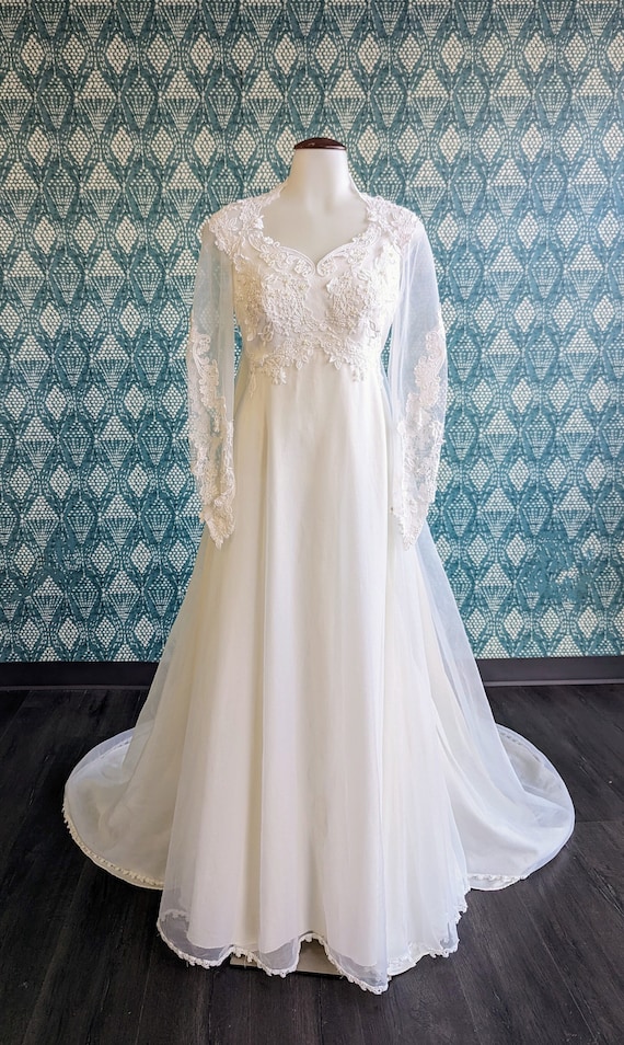 1960s/1970s Vintage Wedding Gown - image 1