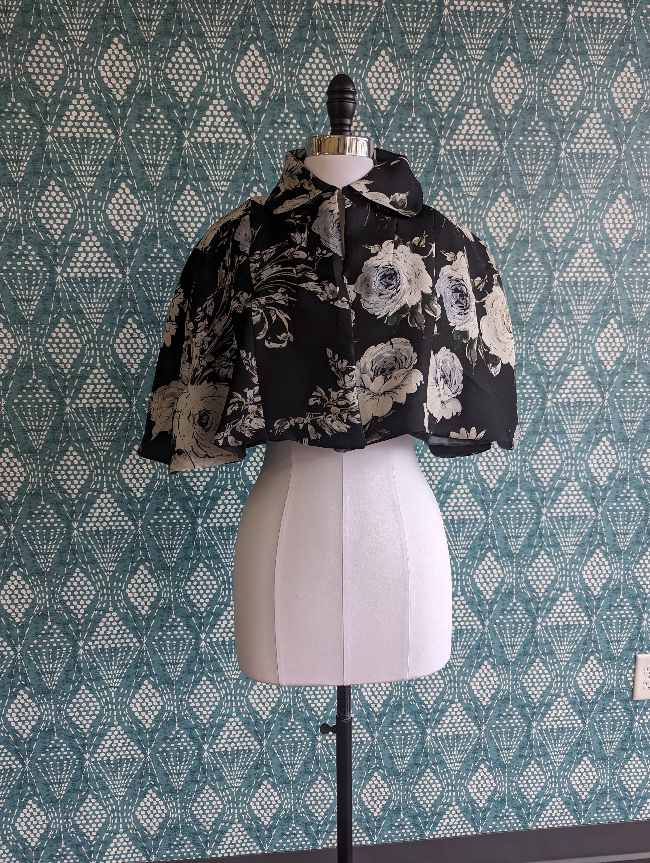 Capelet Floral de Seda