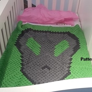 Alien Head design  Continuous Square Graphgan 30 Row Graph