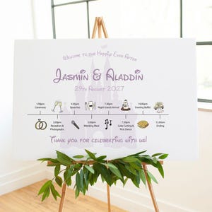Peut inclure: Panneau de mariage blanc sur un chevalet en bois, avec le programme du mariage de Jasmin et Aladdin le 29 août 2027. Le panneau comprend le texte "Welcome to Our Happily Ever After" et "Thank you for celebrating with us!"