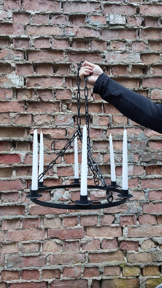 Vintage-Kerzenleuchter aus handgeschmiedetem Eisen | Rustikaler gotischer Deckenkerzenhalter | Hängende mittelalterliche Schmiedeleuchte