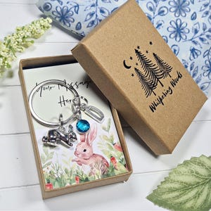 Osterhase Schlüsselanhänger, Personalisierte Kaninchen Schlüsselanhänger, Niedliche Ostergeschenke, Birthstone Geburtstagsgeschenk