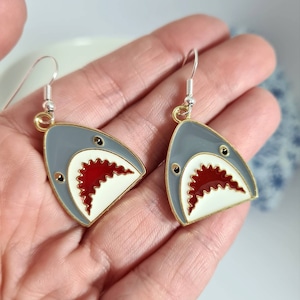 Silber Hai Ohrringe, niedlichen Tier Schmuck, Kawaii Hai Ohrringe, Ozean Urlaub Geschenk, baumeln Ohrringe, Mädchen Schmuck, Statement, niedlich,