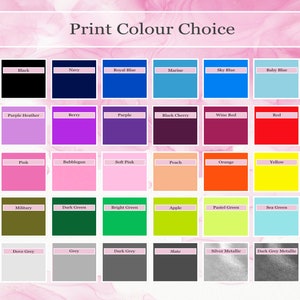 Pu&ograve; includere: Una tabella colori con varie opzioni di stampa. La tabella include una gamma di colori, dal bianco e nero a tonalit&agrave; vivaci come fucsia e arancione, e opzioni metalliche. Il testo "Print Colour Choice" &egrave; in alto.