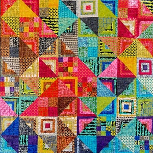 Könnte beinhalten: Ein farbenfrohes Patchwork-Quilt mit einem geometrischen Design. Der Quilt zeigt Quadrate und Dreiecke in einer Vielzahl von Mustern und Texturen, darunter Punkte, Streifen und Kreuzschraffuren. Die Farbpalette umfasst Rot, Gelb, Blau, Grün und Orange.