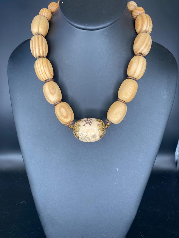BLONDY: Light Wooden Choker