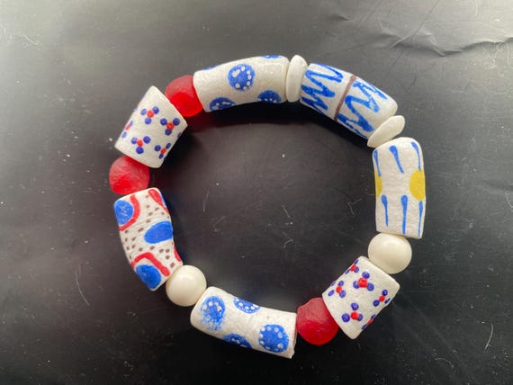 BW50S: white/royal/red Krobo Bracelet