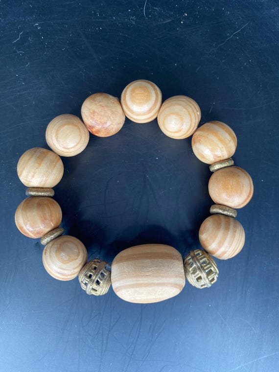 BB29S: Pale Wooden Bracelet